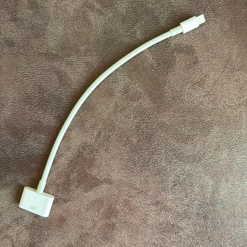 Apple Adapting Cable